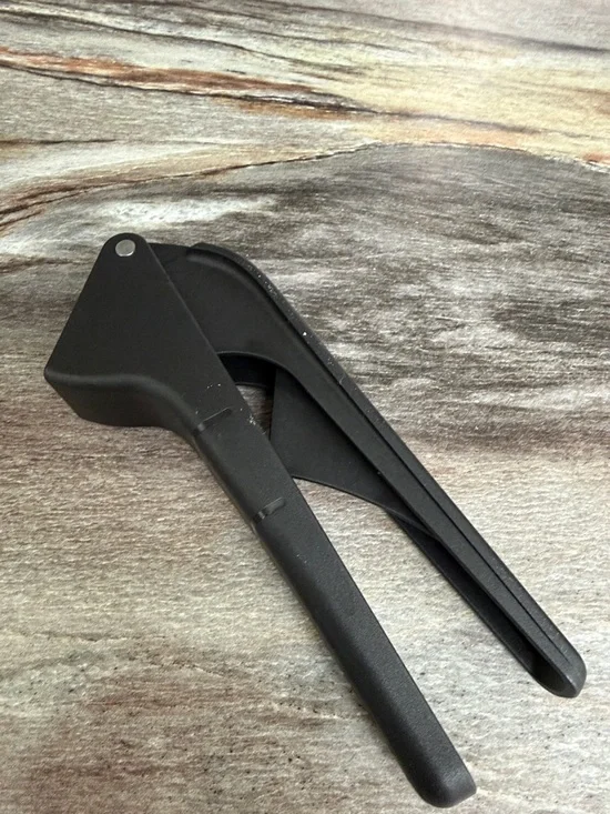 Tupperware Garlic 🧄 Press - Picture 2 of 6